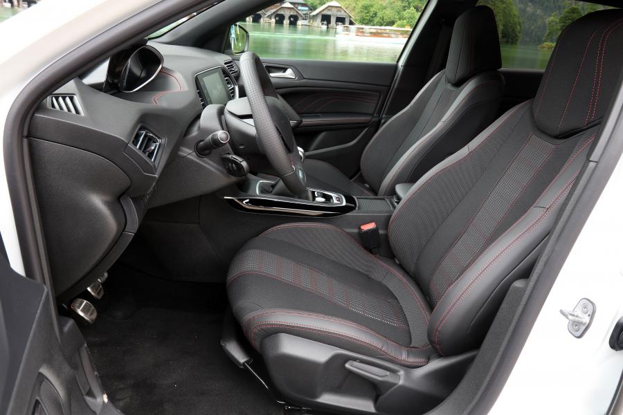 Интерьер Peugeot 308 GT Line 2017 года  (WW) (фото 39 из 45)